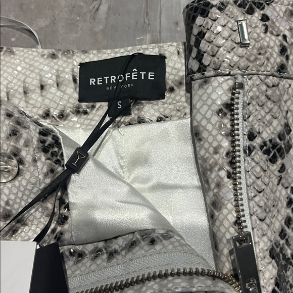 Retrofête Aven Real Leather Shorts - Picture 3 of 6